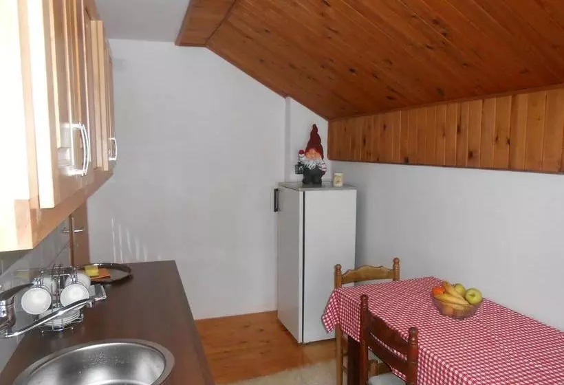 تختخواب و صبحانه Apartman Draga