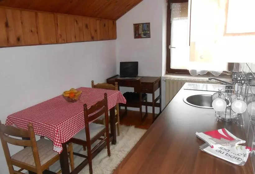 تختخواب و صبحانه Apartman Draga