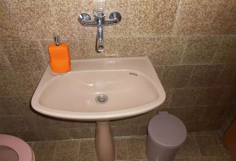 تختخواب و صبحانه Apartman Draga