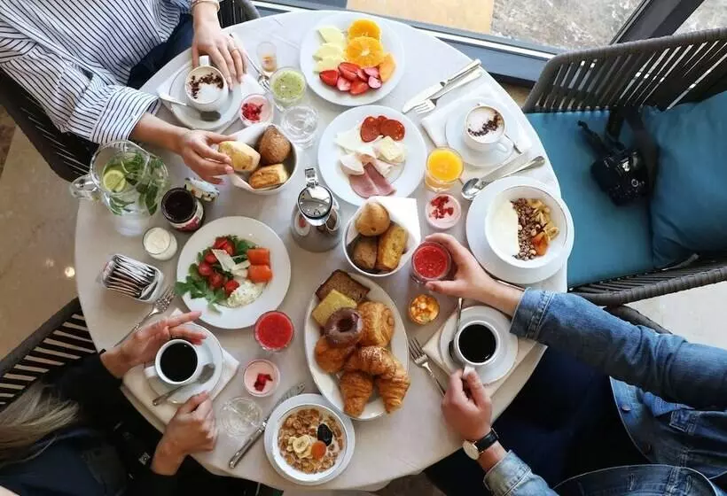 Mövenpick Hotel Du Lac Tunis