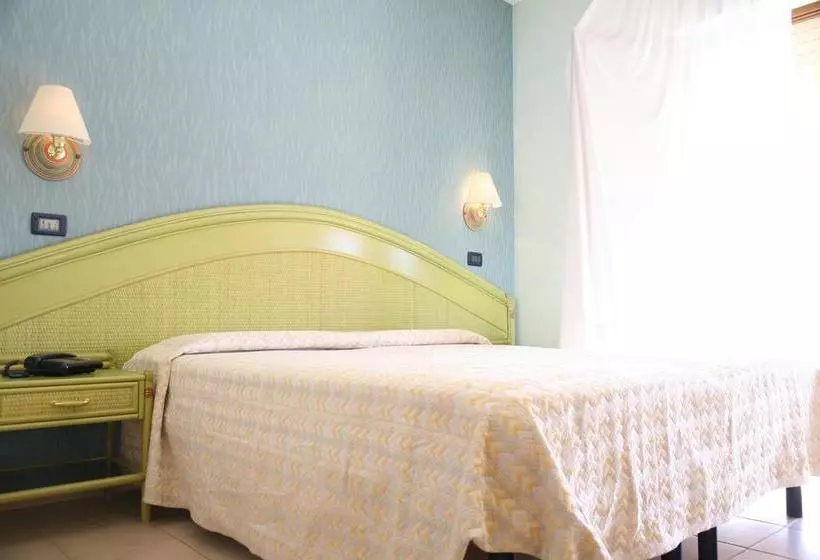 ホテル Rivadoro Spiaggia Ombrellone E Lettini Piscina Parcheggio