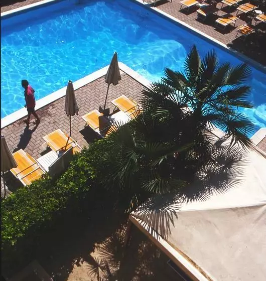 ホテル Rivadoro Spiaggia Ombrellone E Lettini Piscina Parcheggio