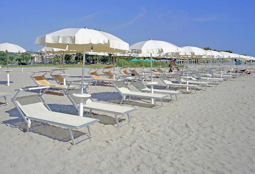 فندق Rivadoro Spiaggia Ombrellone E Lettini Piscina Parcheggio