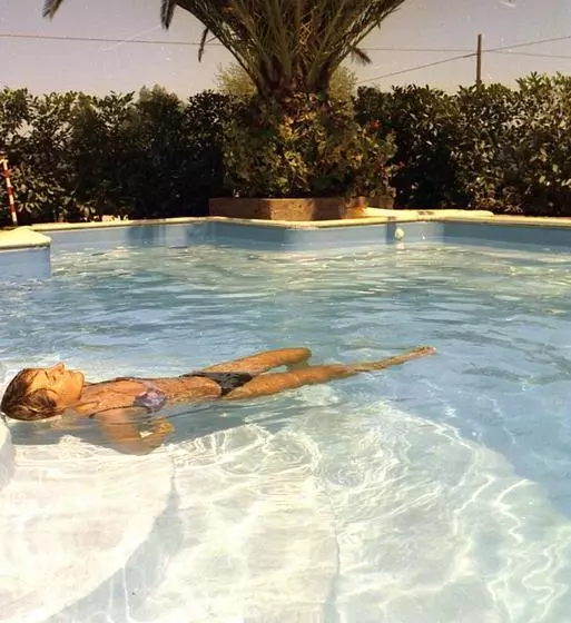 ホテル Rivadoro Spiaggia Ombrellone E Lettini Piscina Parcheggio