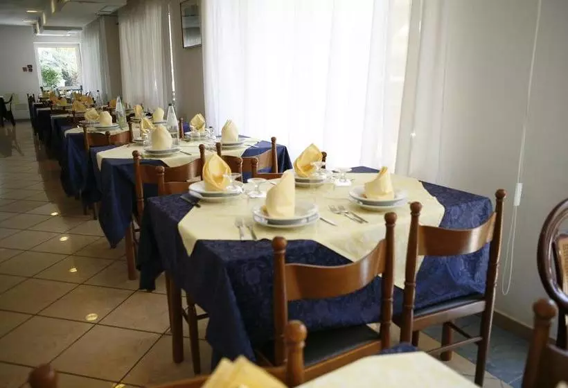 ホテル Rivadoro Spiaggia Ombrellone E Lettini Piscina Parcheggio