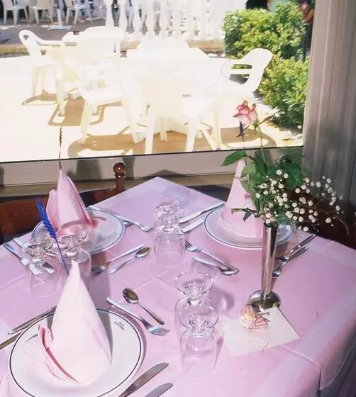 ホテル Rivadoro Spiaggia Ombrellone E Lettini Piscina Parcheggio