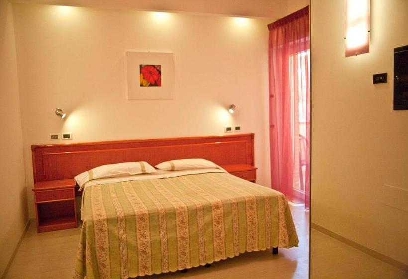 فندق Rivadoro Spiaggia Ombrellone E Lettini Piscina Parcheggio