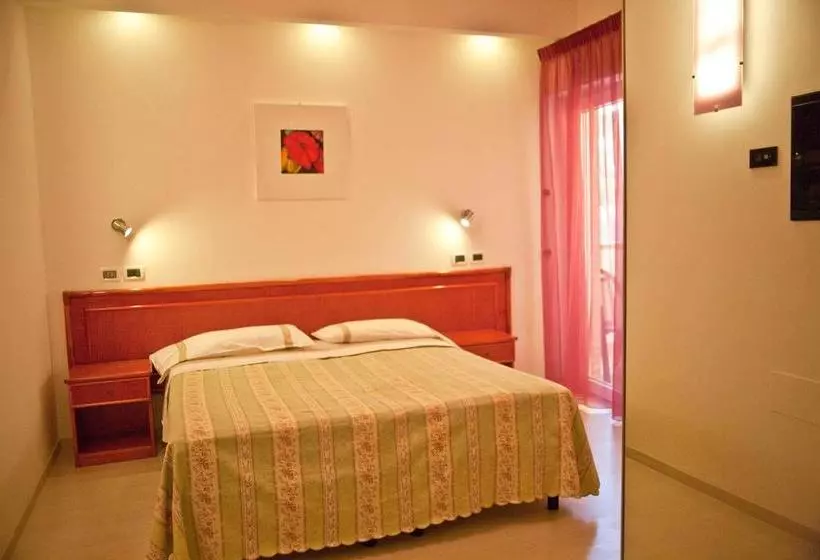 ホテル Rivadoro Spiaggia Ombrellone E Lettini Piscina Parcheggio