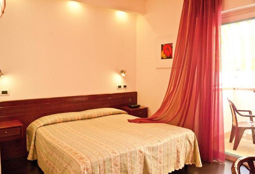 فندق Rivadoro Spiaggia Ombrellone E Lettini Piscina Parcheggio