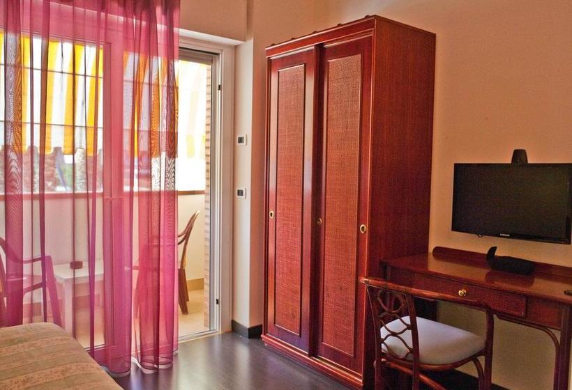 فندق Rivadoro Spiaggia Ombrellone E Lettini Piscina Parcheggio