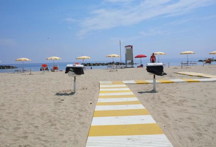 فندق Rivadoro Spiaggia Ombrellone E Lettini Piscina Parcheggio