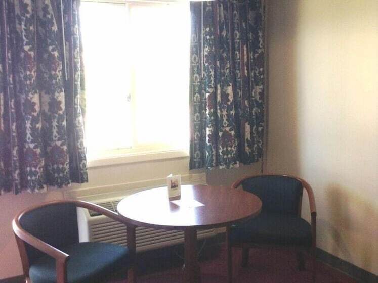 فندق على الطريق Dollinger's Motor Inn