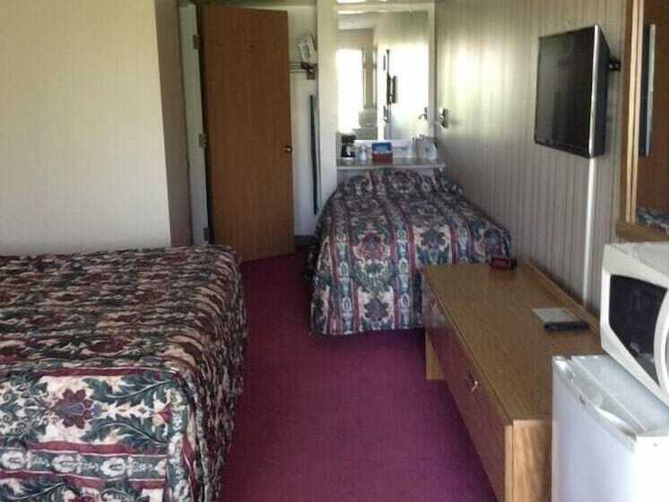 فندق على الطريق Dollinger's Motor Inn