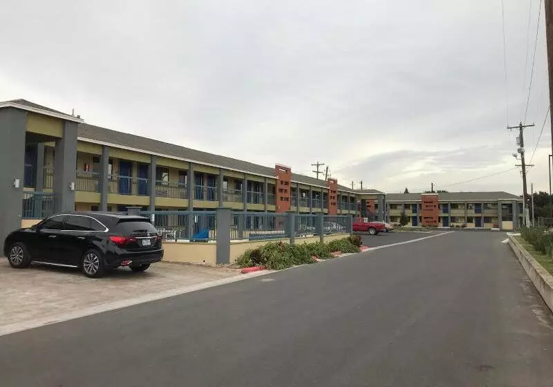 Motelli Texas Inn Mcallen Airport