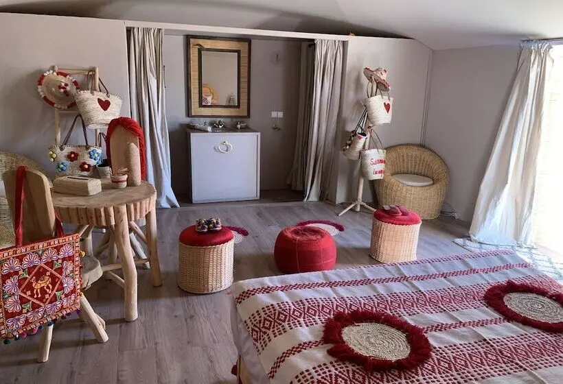 ホテル Sanmao Desert Luxury Camp