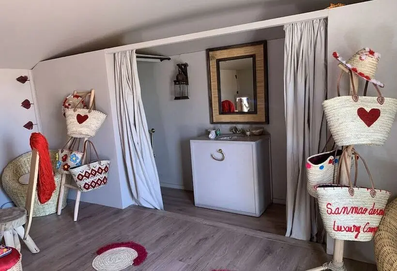 ホテル Sanmao Desert Luxury Camp
