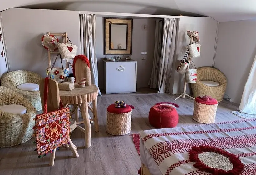 ホテル Sanmao Desert Luxury Camp