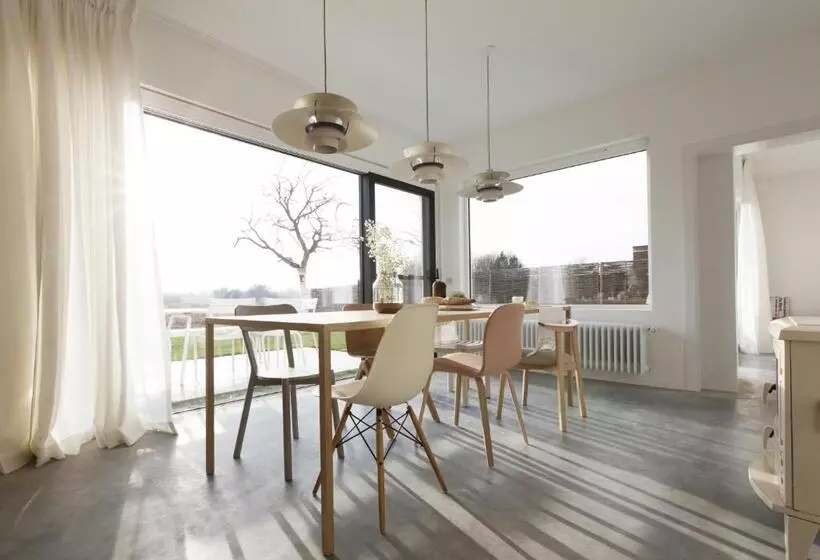 ベッドアンドブレックファースト Logieslogees