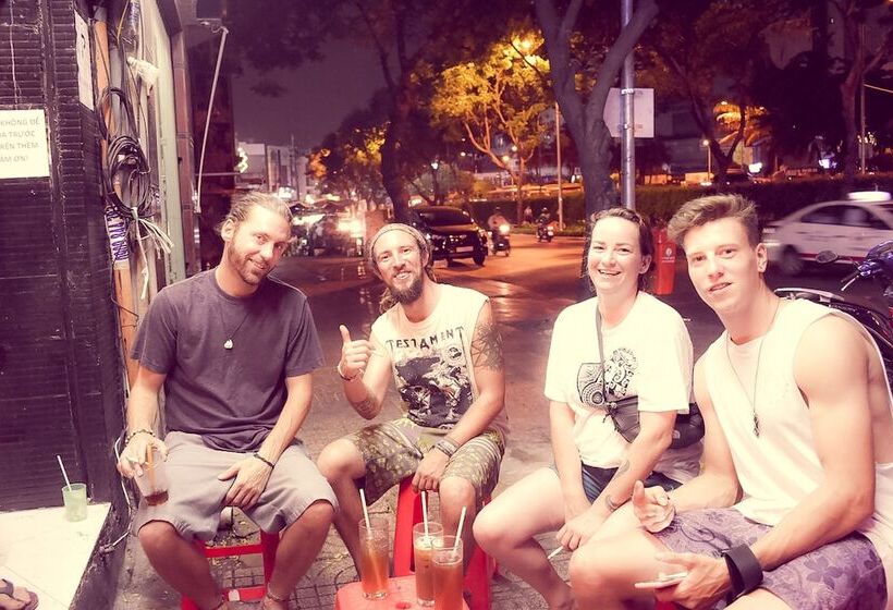 Hangout Hostel Hcm