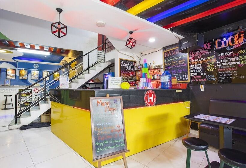Hangout Hostel Hcm
