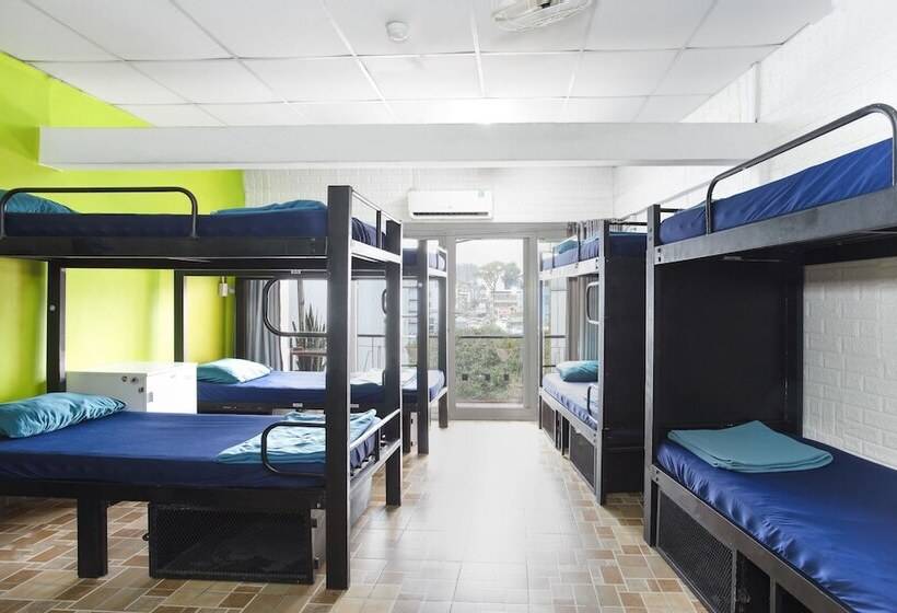 Hangout Hostel Hcm