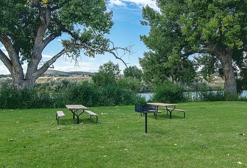 Отель Cobblestone Inn & Suites Guernsey