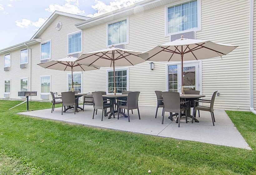 Отель Cobblestone Inn & Suites Guernsey