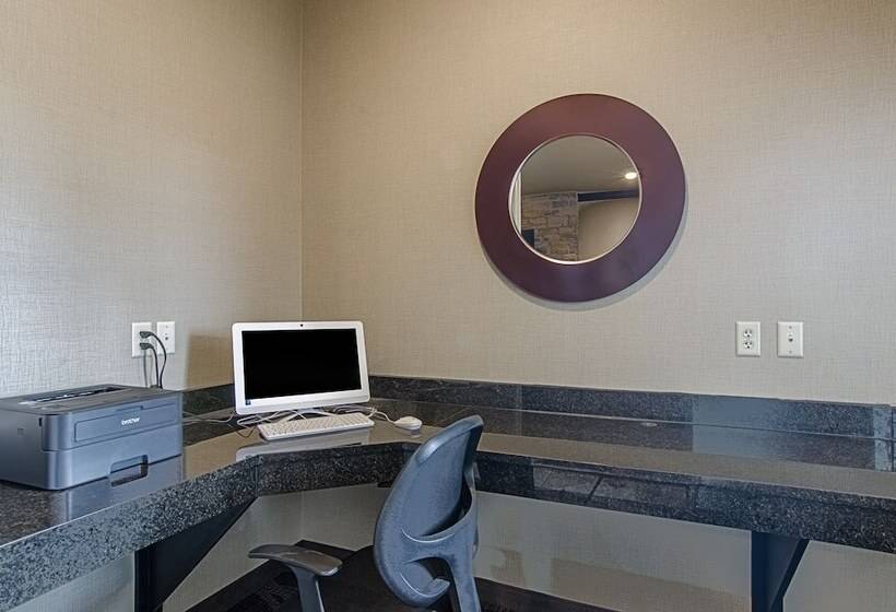 Отель Cobblestone Inn & Suites Guernsey