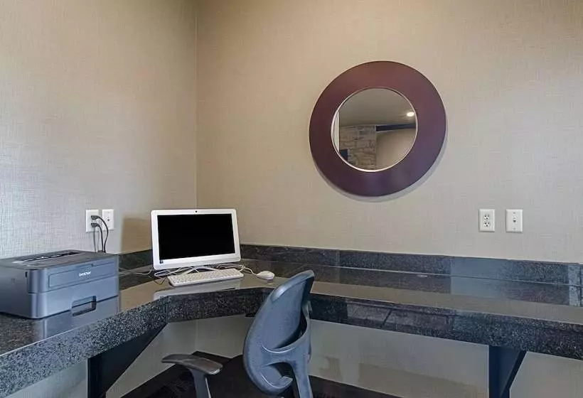 Hotelli Cobblestone Inn & Suites  Guernsey