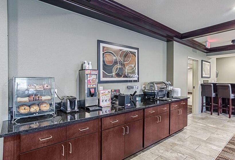 Отель Cobblestone Inn & Suites Guernsey