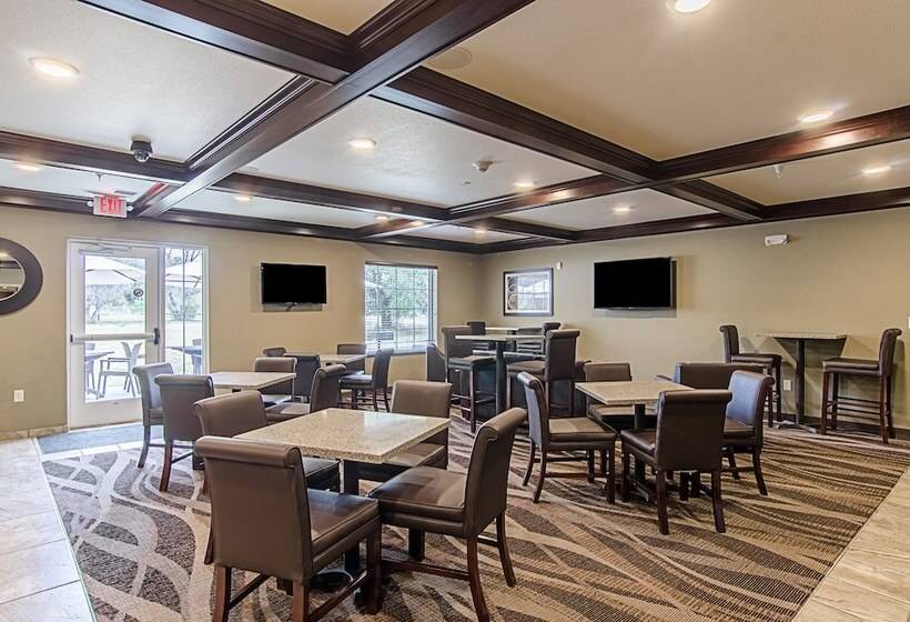 Отель Cobblestone Inn & Suites Guernsey