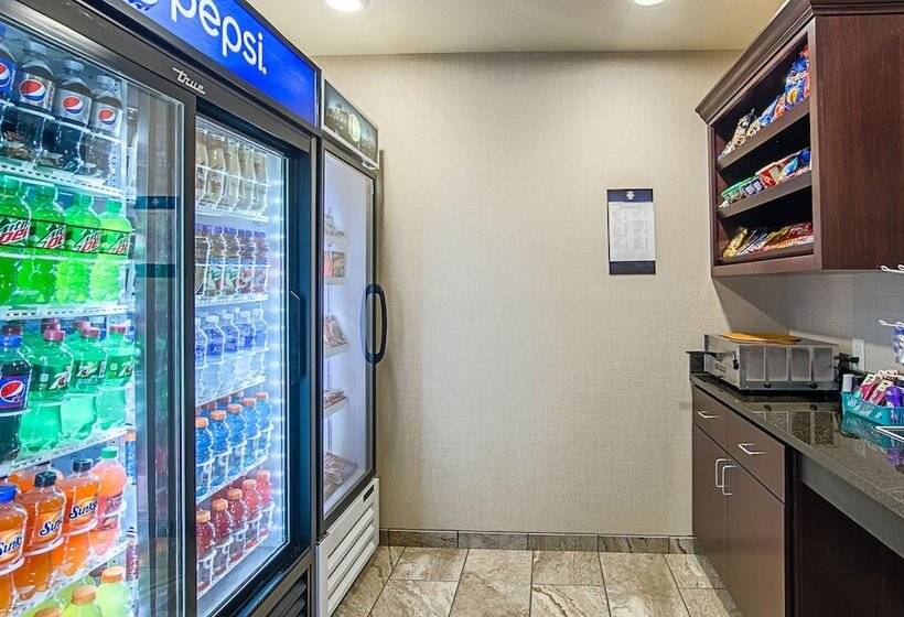 Отель Cobblestone Inn & Suites Guernsey