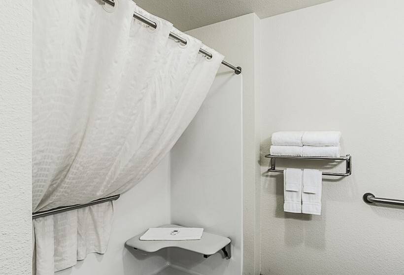 Отель Cobblestone Inn & Suites Guernsey