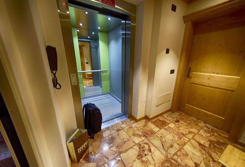 בית מלון כפרי Meuble Cima Bianca Garni