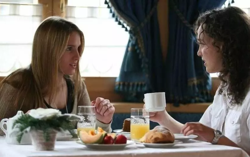 هتل Meuble Cima Bianca Garni