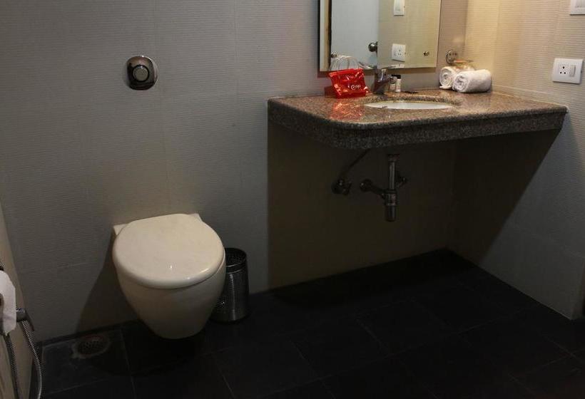 Отель Capital O 2457  Green Lotus