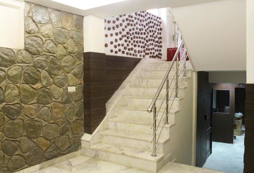 Отель Capital O 2457  Green Lotus