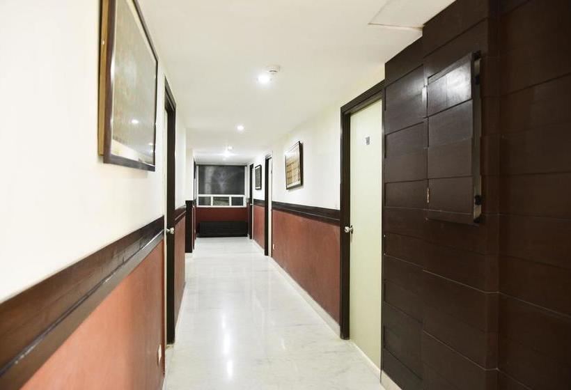 Отель Capital O 2457  Green Lotus