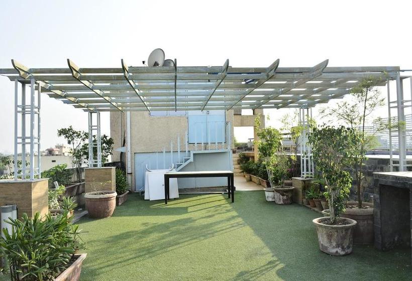 Отель Capital O 2457  Green Lotus