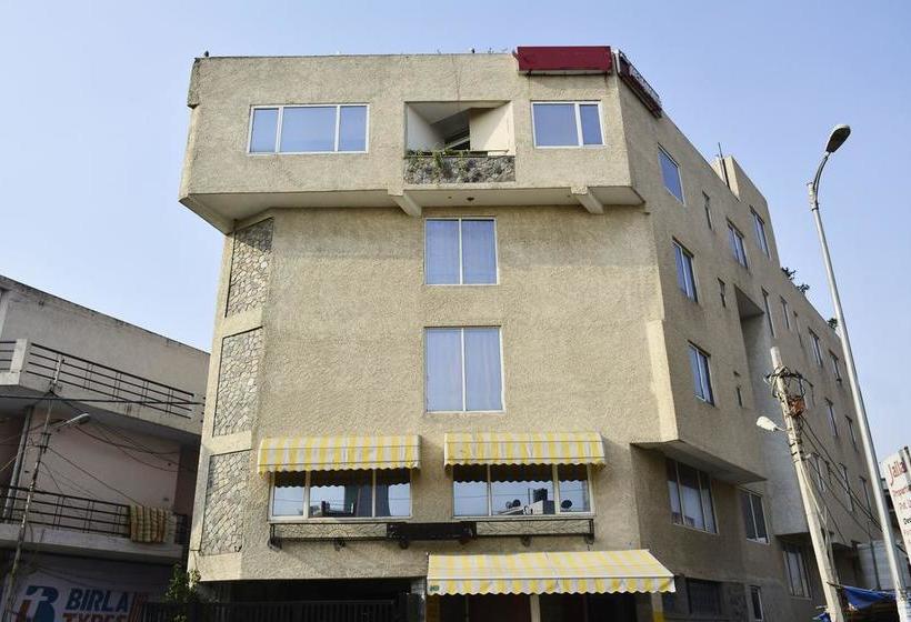 Отель Capital O 2457  Green Lotus