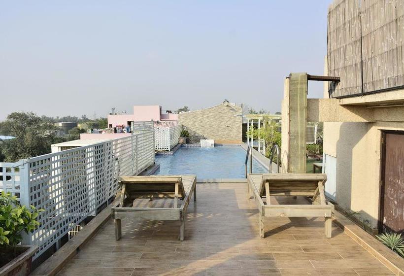 Отель Capital O 2457  Green Lotus