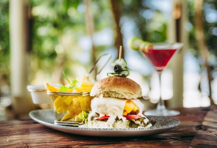 هتل Swahili Beach