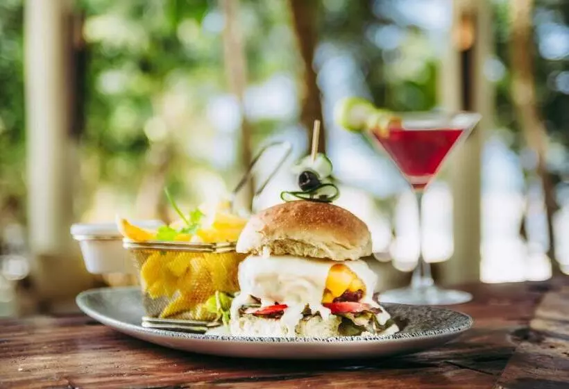 هتل Swahili Beach