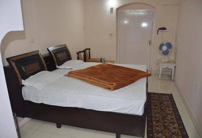 בית מלון כפרי Atithi, Near Yes Bank, Mall Road, Mussoorie