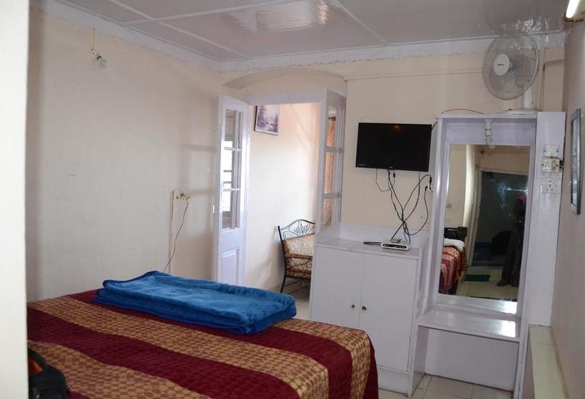 בית מלון כפרי Atithi, Near Yes Bank, Mall Road, Mussoorie