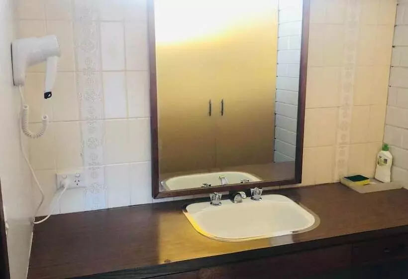 モーテル Century Motor Inn