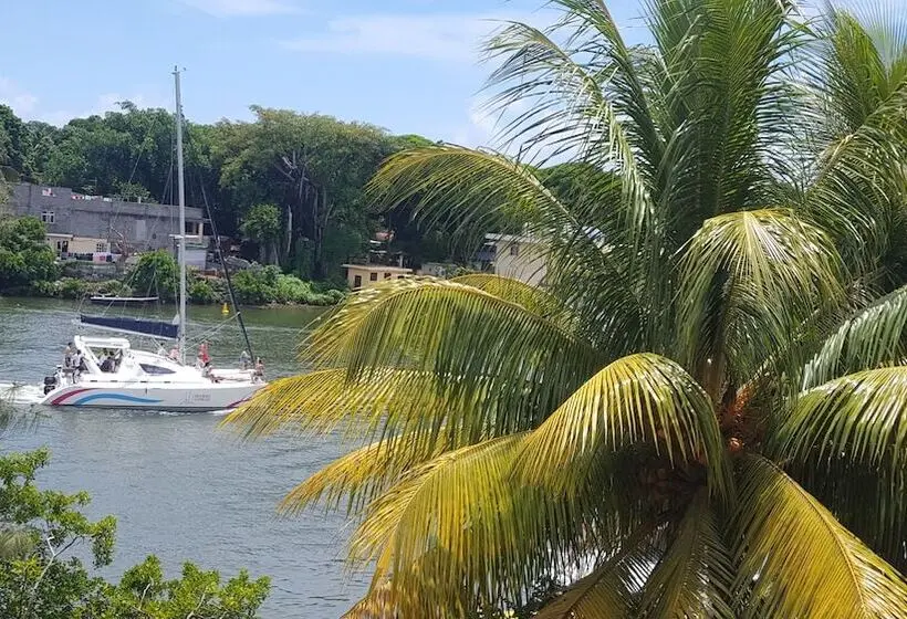 پانسیون Riverside Holiday Home