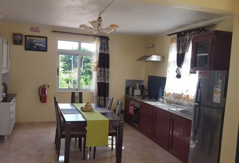 پانسیون Riverside Holiday Home