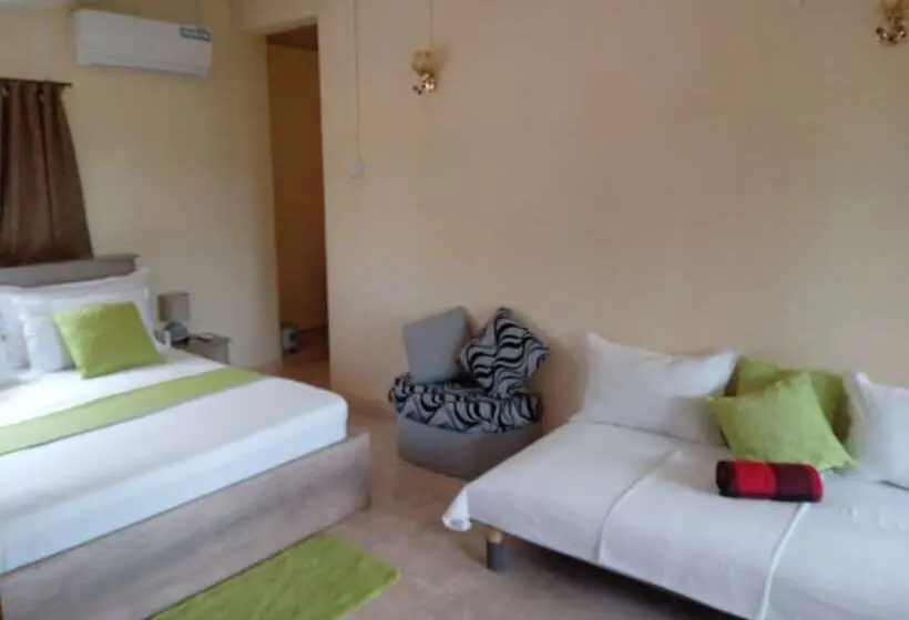 پانسیون Riverside Holiday Home