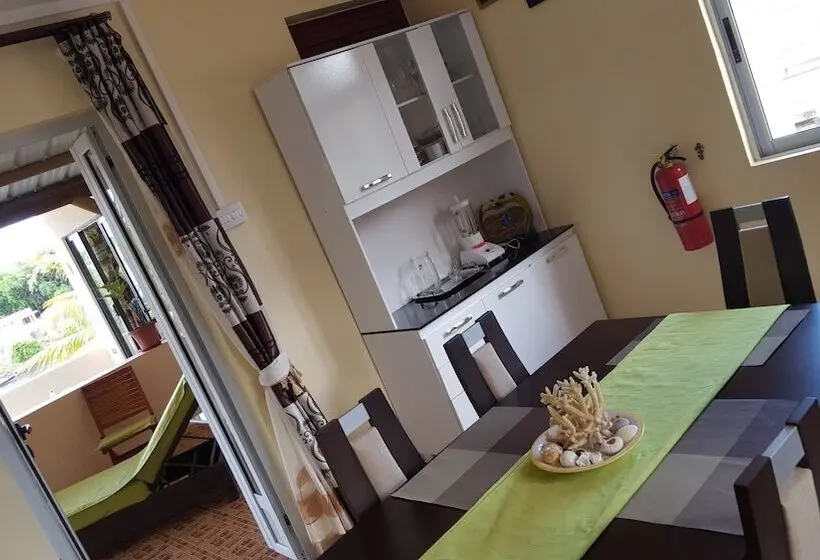 پانسیون Riverside Holiday Home